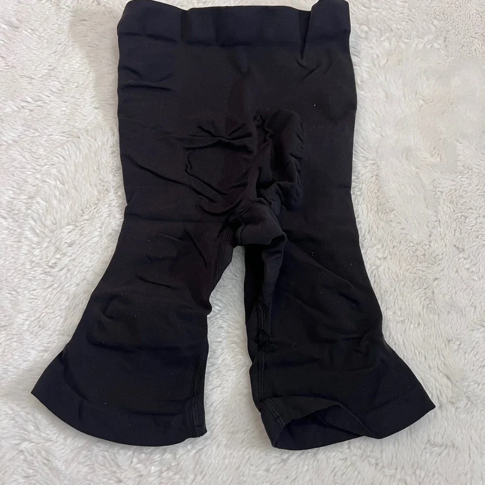SKIMS Women's Sculpt Short Mid Thigh Open Gusset Onyx Black SH-MTS-0602 Size S/M
